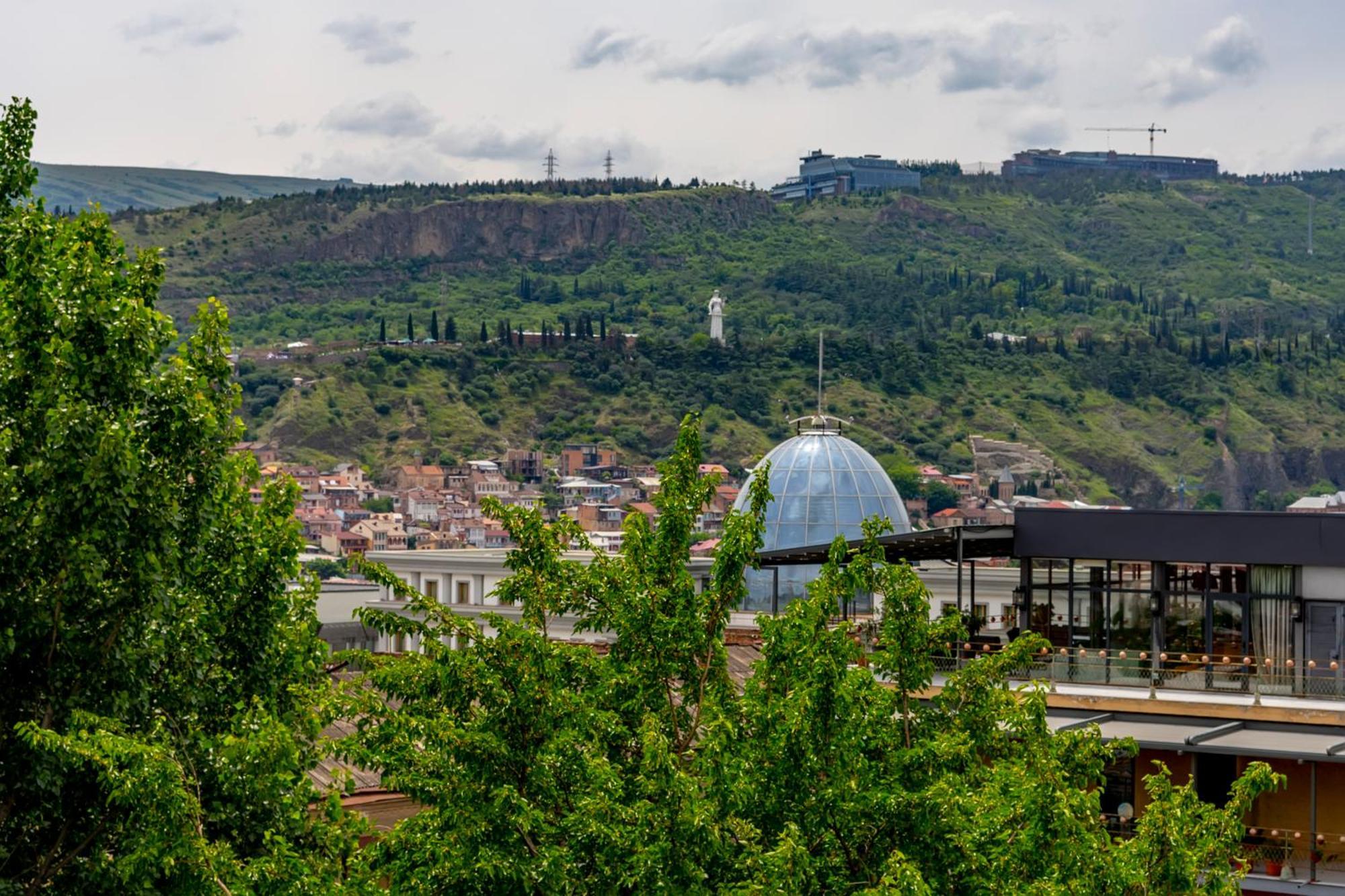 Iris Hotel Tbilisi Zewnętrze zdjęcie