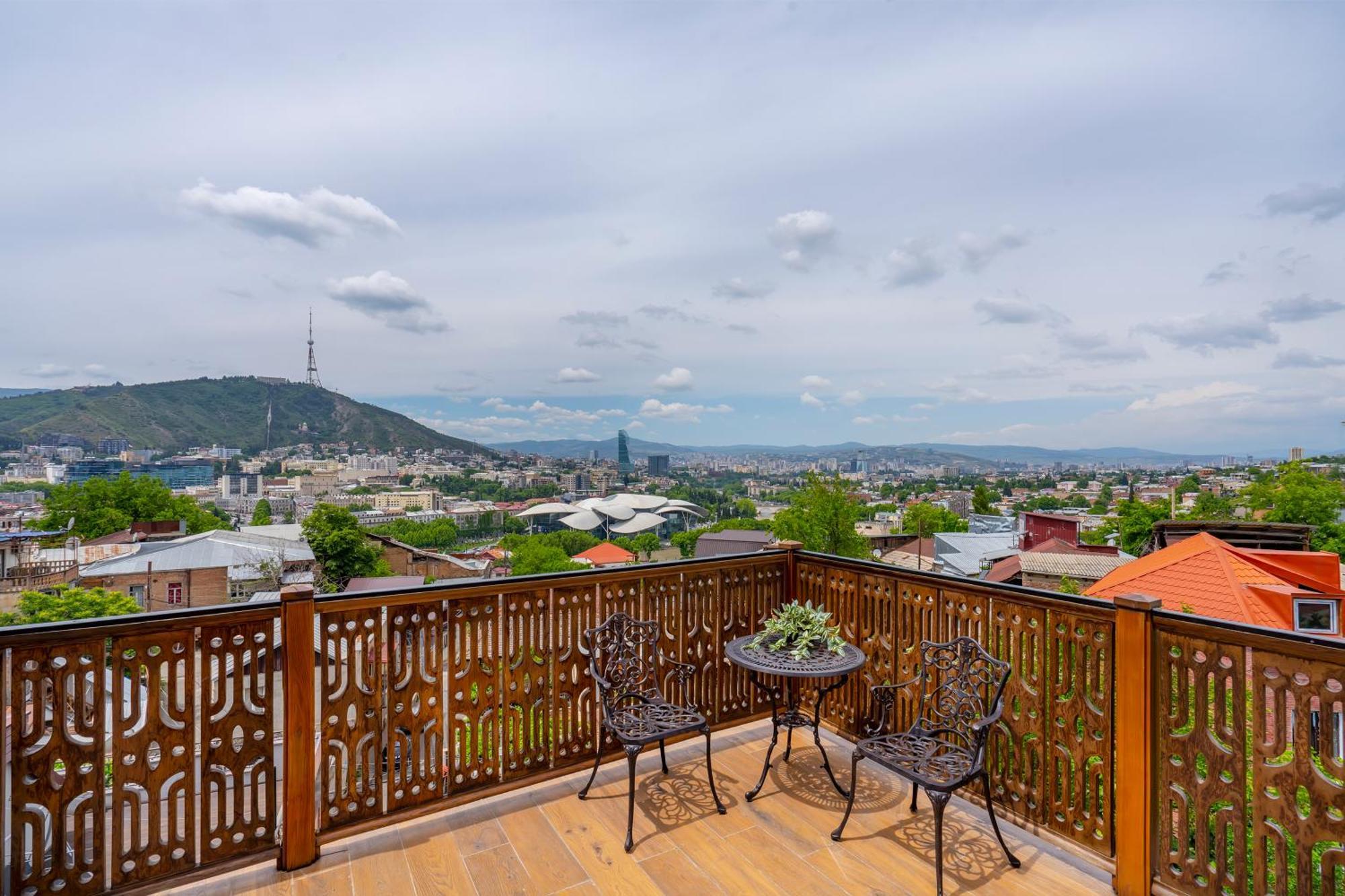 Iris Hotel Tbilisi Zewnętrze zdjęcie