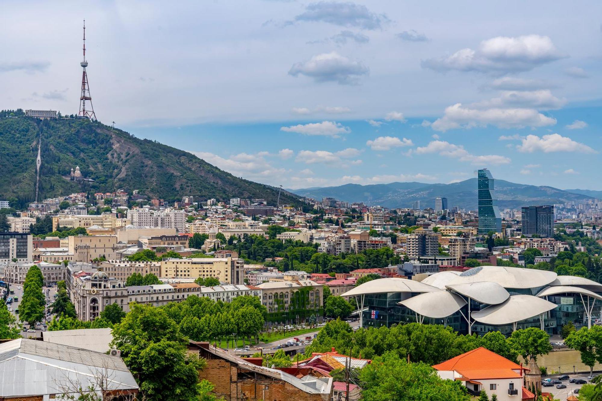 Iris Hotel Tbilisi Zewnętrze zdjęcie