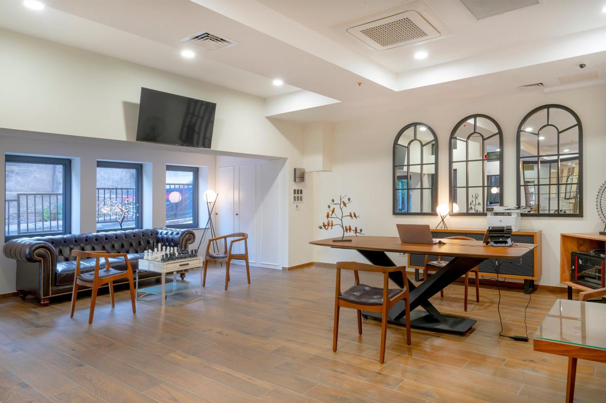 Iris Hotel Tbilisi Zewnętrze zdjęcie