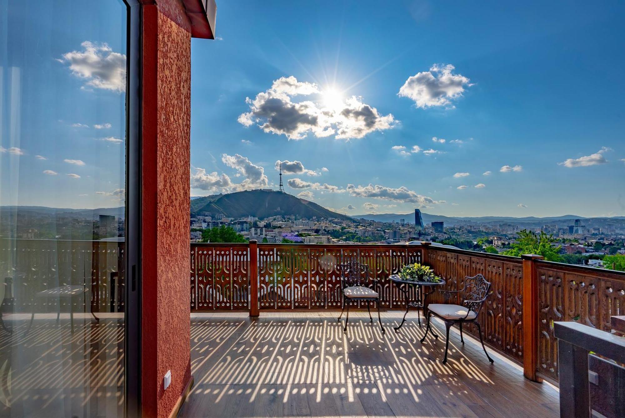 Iris Hotel Tbilisi Zewnętrze zdjęcie