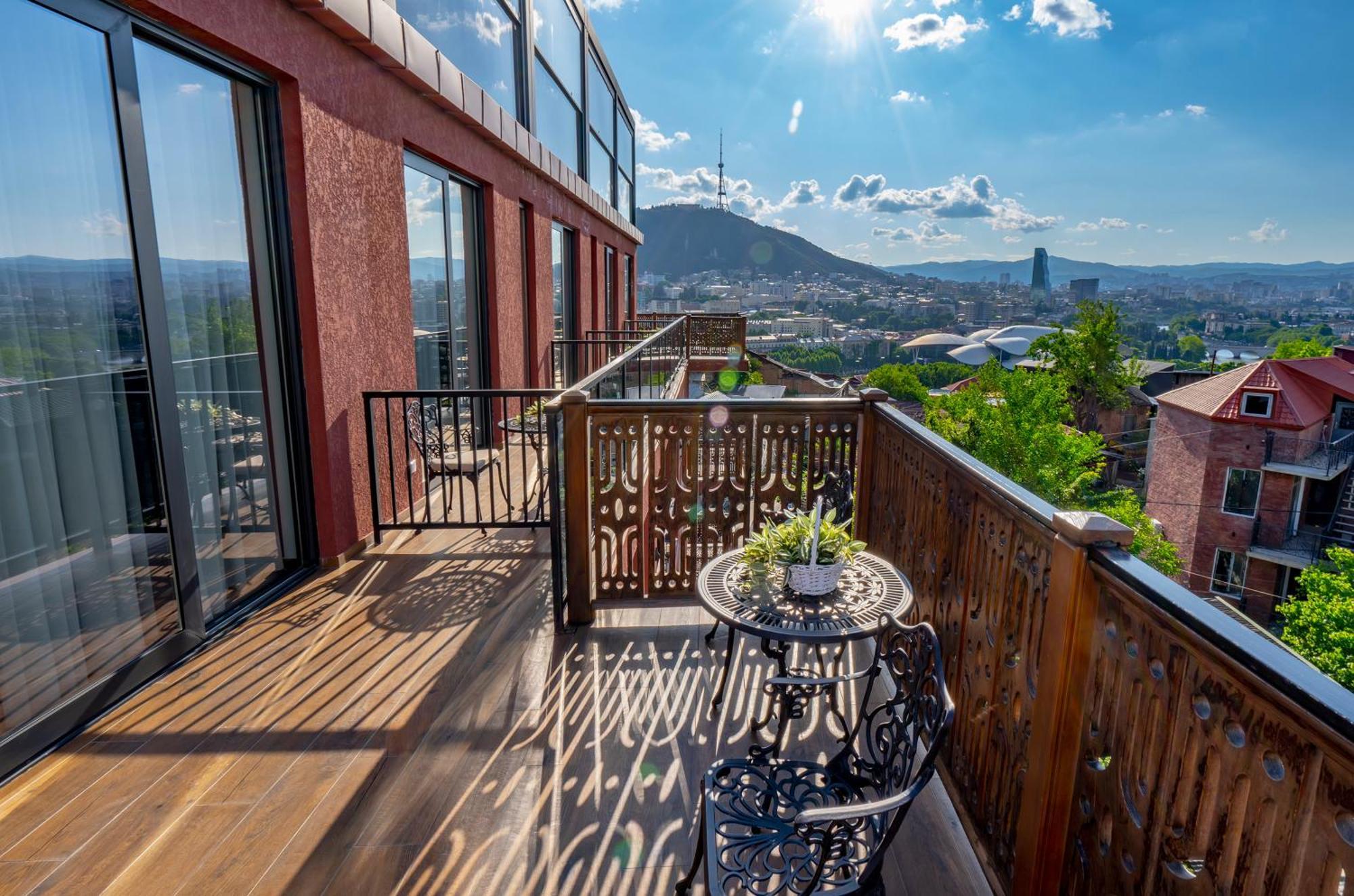 Iris Hotel Tbilisi Zewnętrze zdjęcie