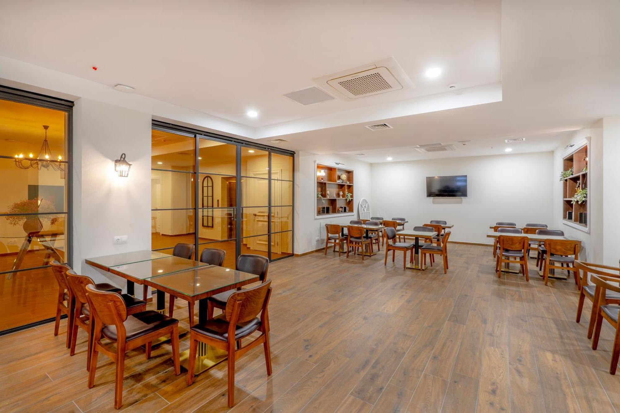 Iris Hotel Tbilisi Zewnętrze zdjęcie