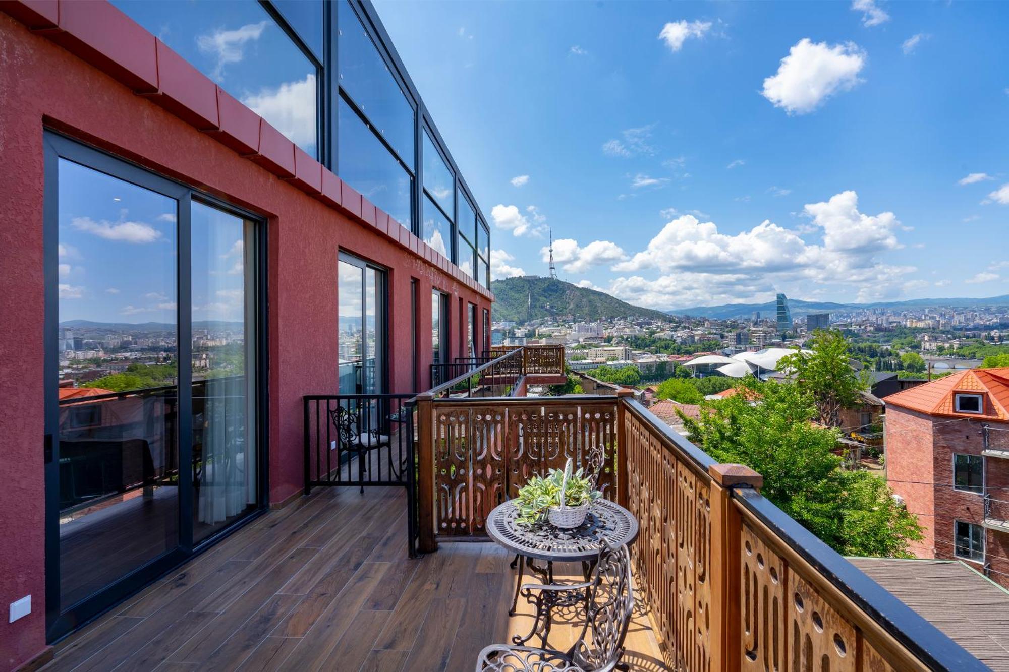 Iris Hotel Tbilisi Zewnętrze zdjęcie