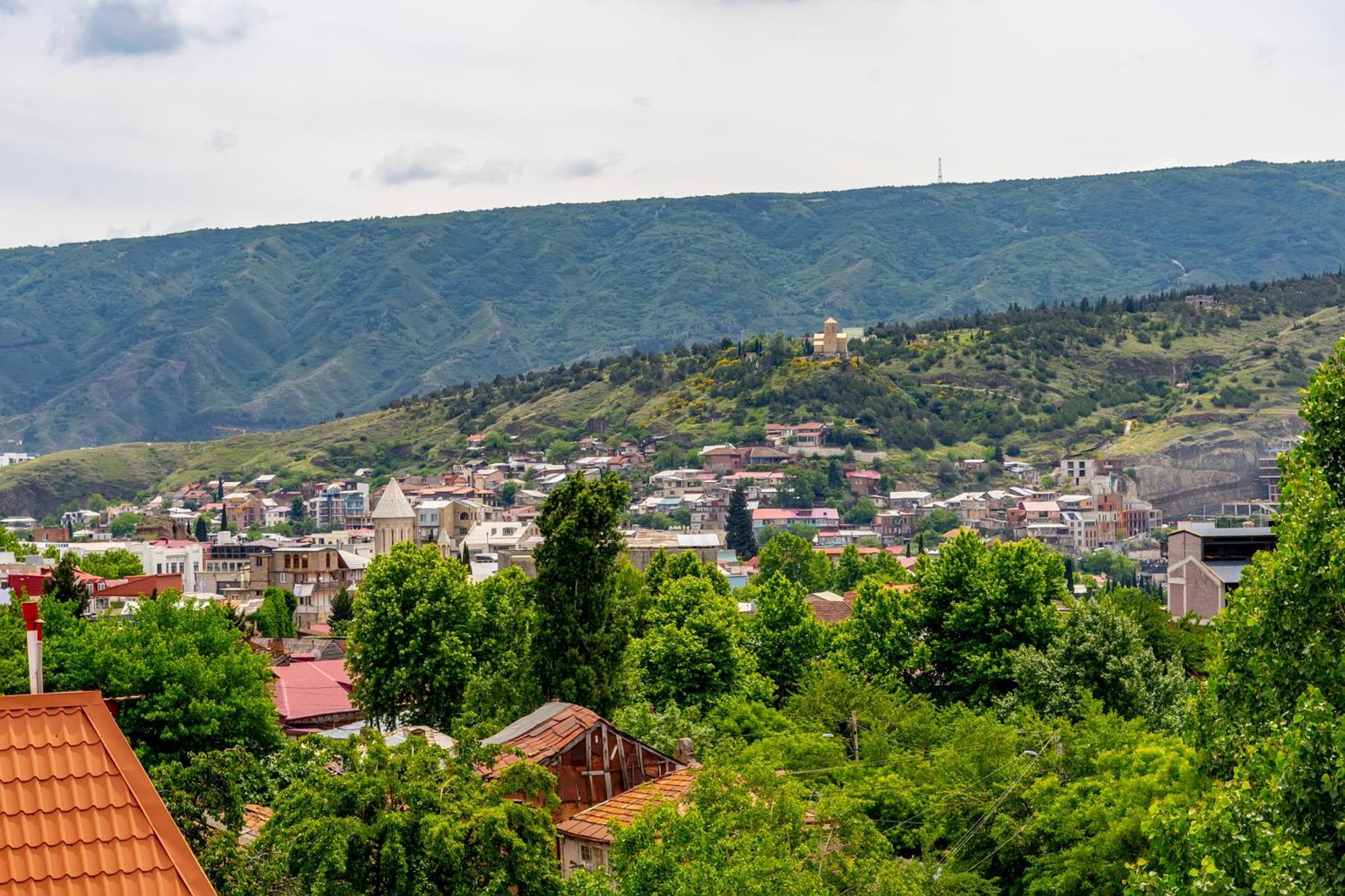 Iris Hotel Tbilisi Zewnętrze zdjęcie