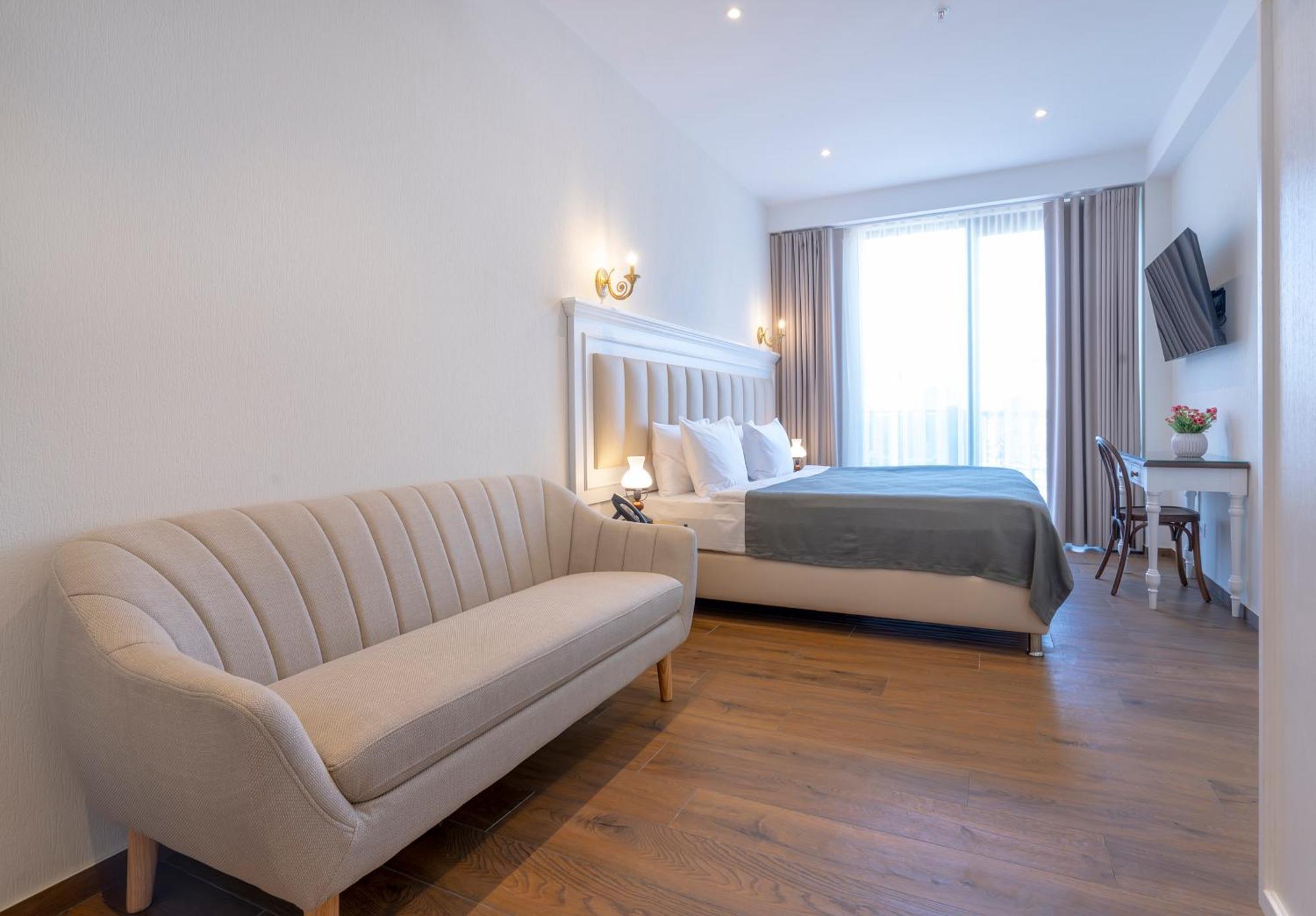 Iris Hotel Tbilisi Zewnętrze zdjęcie
