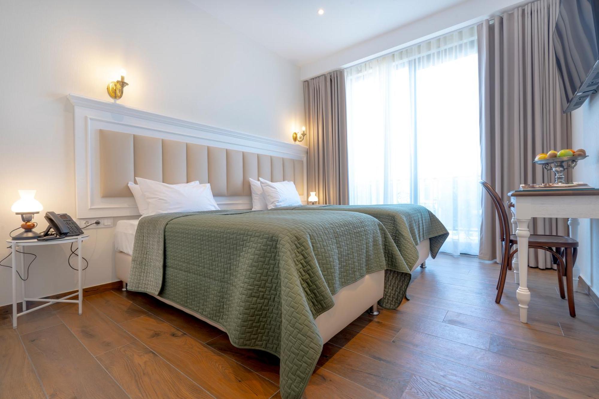 Iris Hotel Tbilisi Zewnętrze zdjęcie